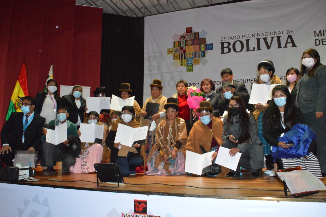 Educación gradúa a 1.000 participantes del programa de Post-Alfabetización