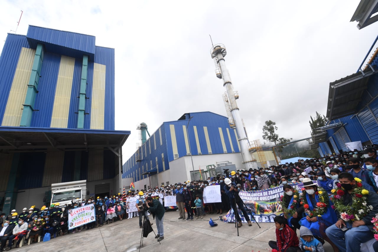 Gobierno reactiva fábrica de envases de vidrio de Chuquisaca y firma dos contratos de venta (Amplia)