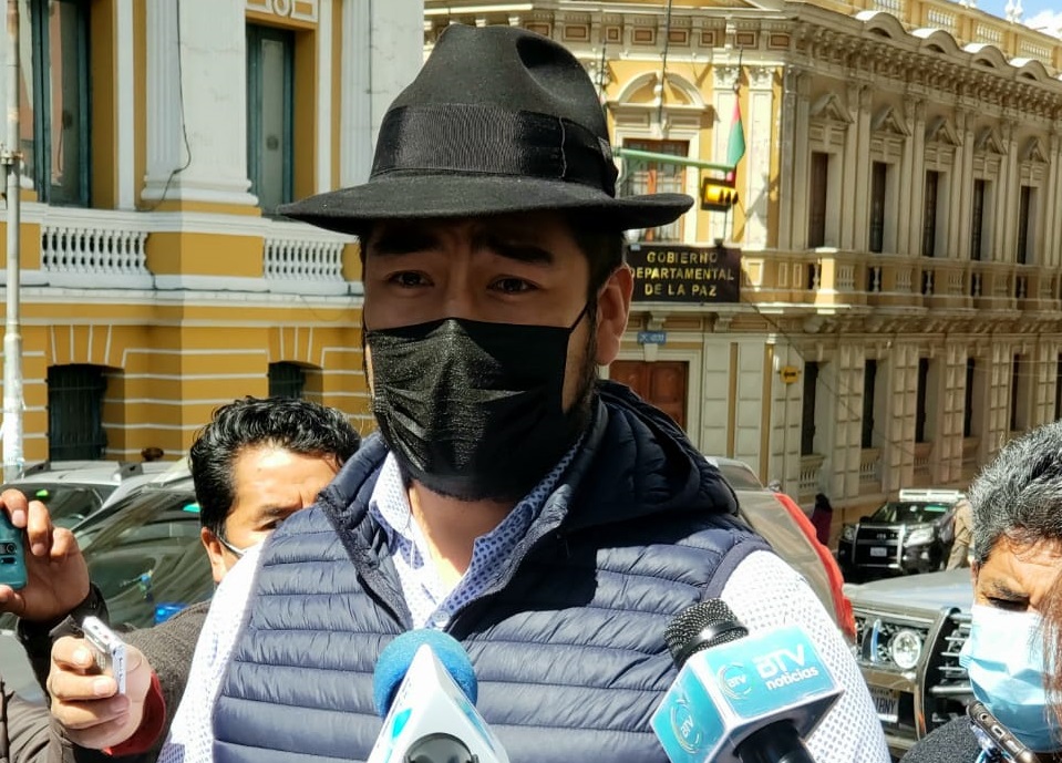 Viceministro Bobarín se querella contra estafador que ofrecía cargos a nombre de autoridades