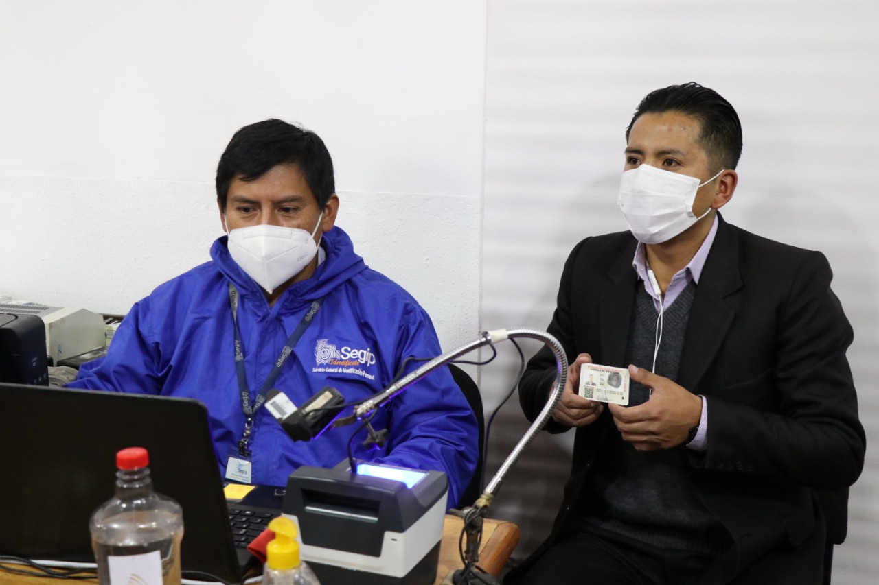 Segip instala oficina móvil en el Ministerio de Trabajo para tramitar cédulas de identidad