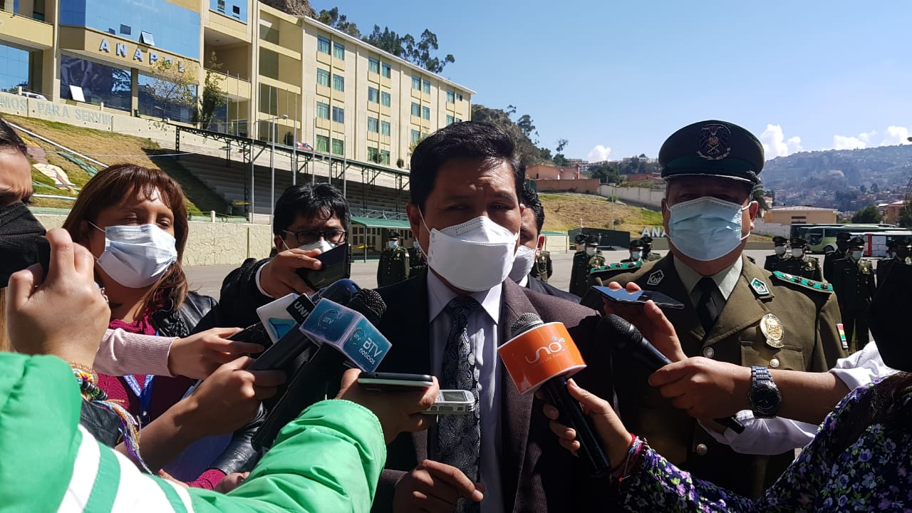 Auza destaca vacunación masiva y asegura que nuevas dosis están por llegar al país