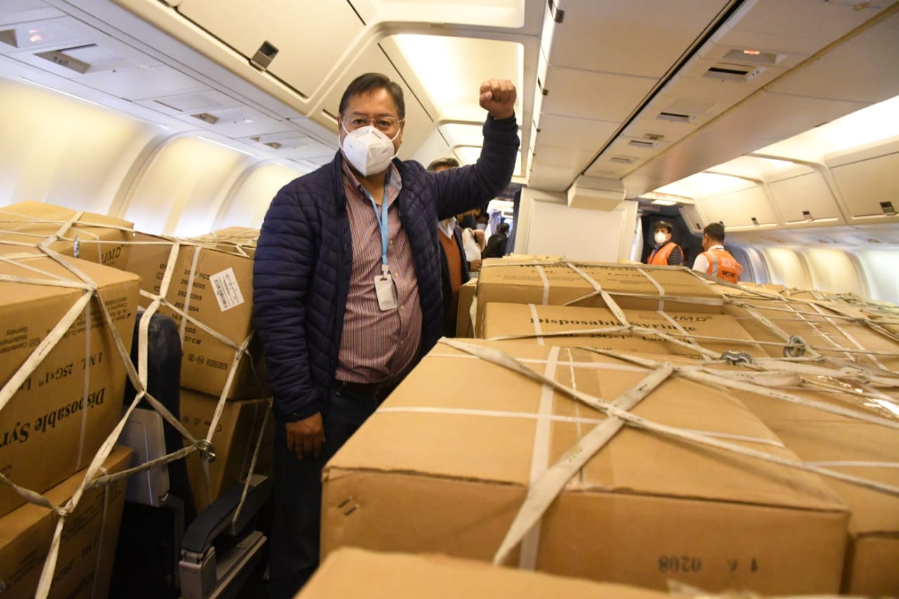 Presidente pide a asambleístas departamentales y concejales exigir informes sobre distribución y utilización de vacunas