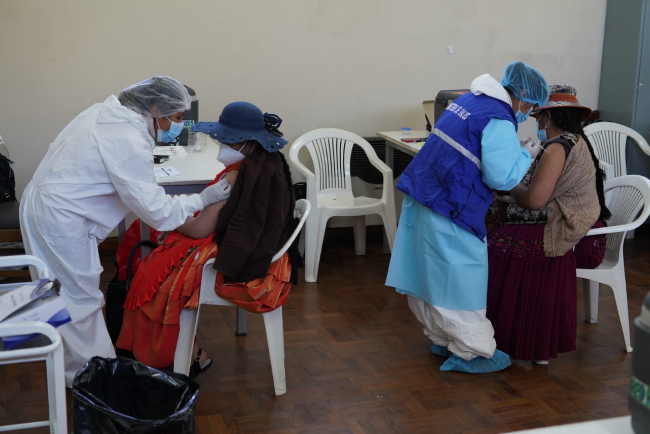 Bolivia suma más de 2,65 millones de dosis contra el COVID-19 para inmunizar al 25% de su población vacunable