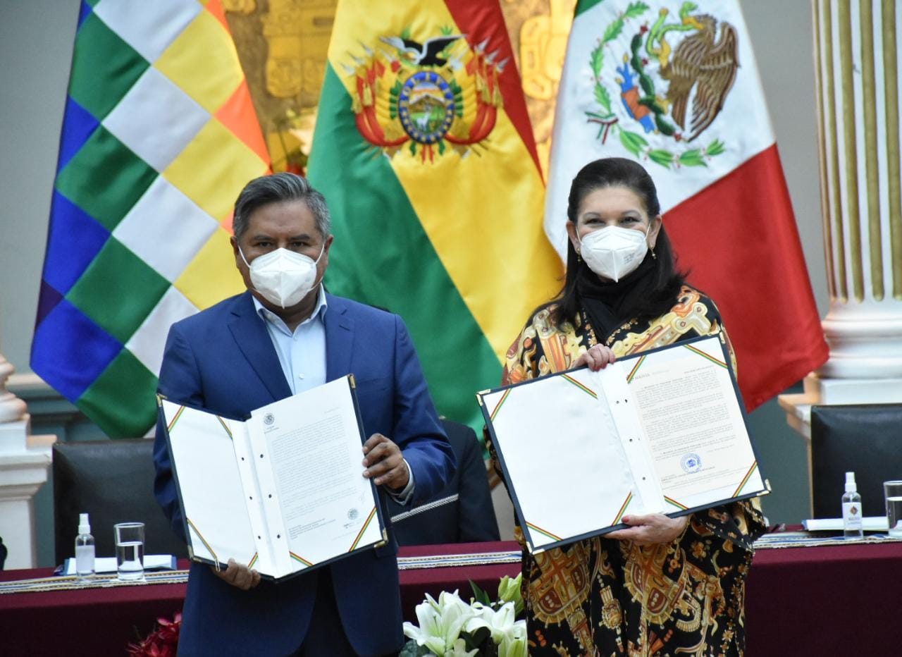 Oficializan supresión de visas para que bolivianos ingresen a México sin visa (amplia)