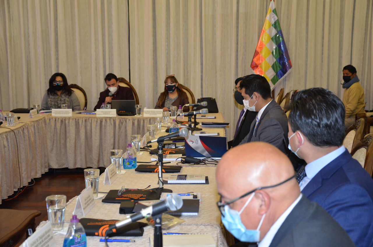 Unidad de Investigaciones Financieras, autoridades judiciales y Fiscalía trabajan en la lucha contra las ganancias ilícitas