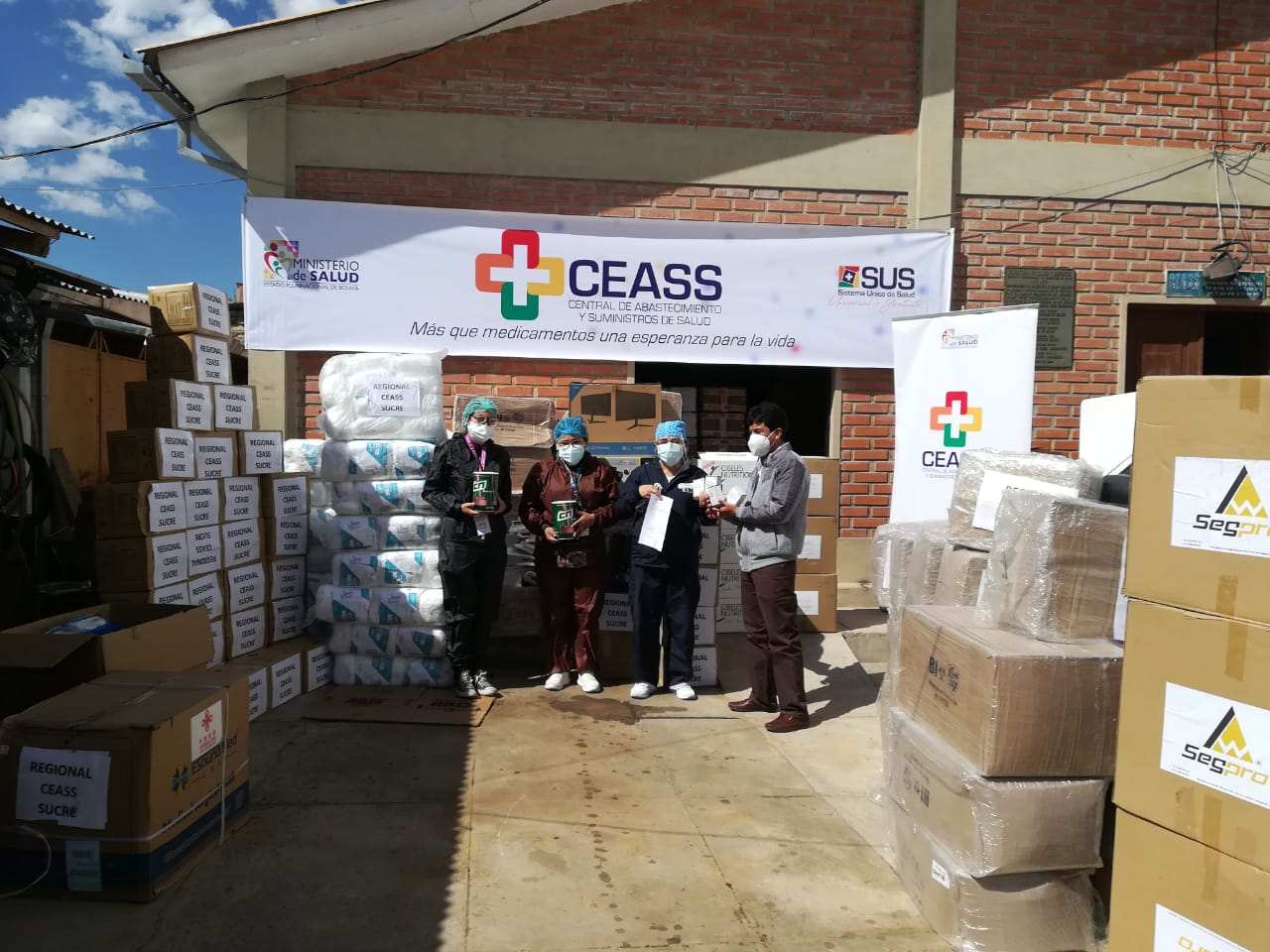 Salud entrega medicamentos e insumos a municipios de Beni y Chuquisaca para atención de pacientes COVID-19