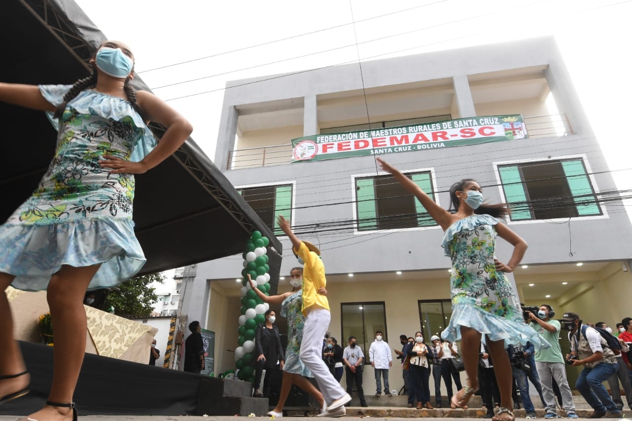 Entregan Sede Social de los Maestros Urbanos de Santa Cruz con una inversión de más de Bs 3,2 millones