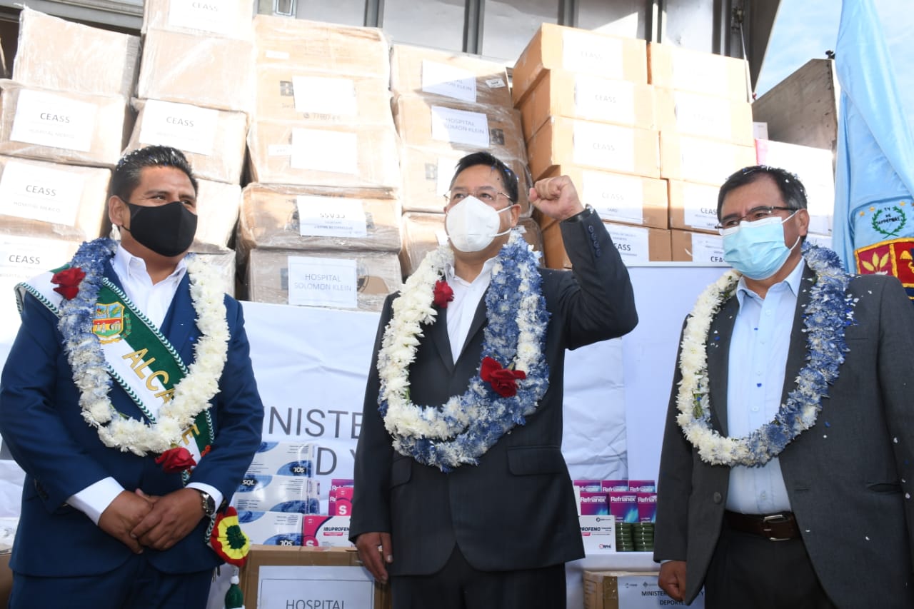 Gobierno entrega equipos de terapia intensiva y medicamentos para reforzar la lucha contra el COVID-19 en Sacaba