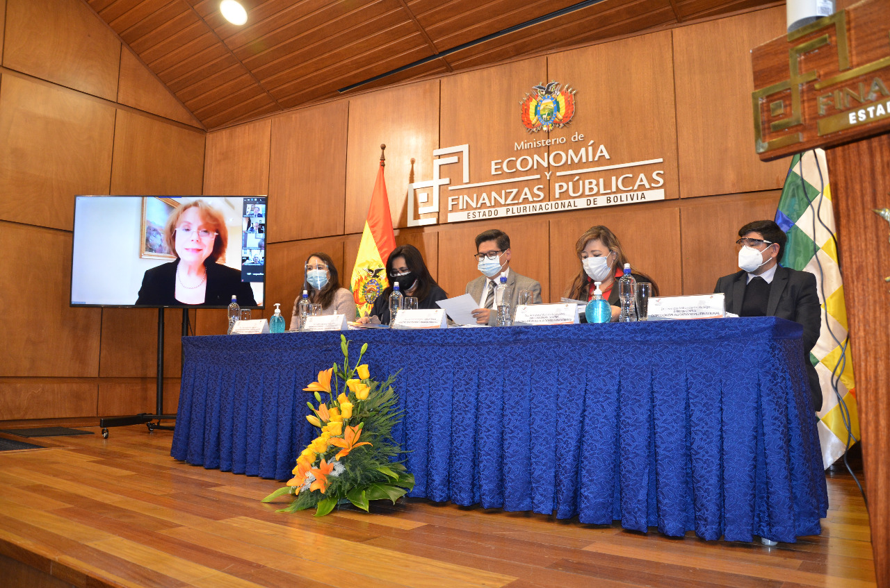 UIF presenta instructivo para notarios de Fe Pública para prevenir la legitimación de ganancias ilícitas