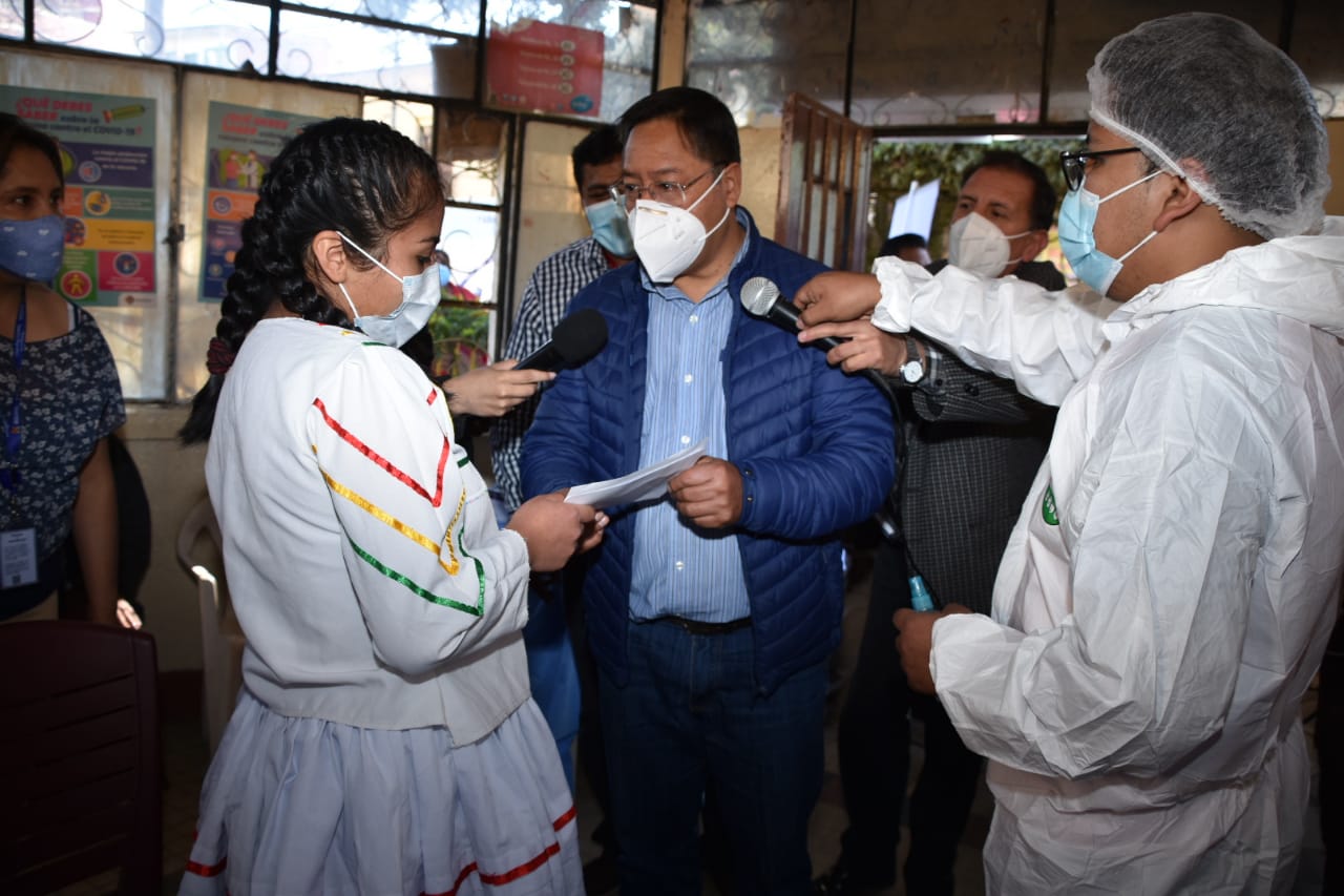 Presidente Arce inicia vacunación de mayores de 18 años en el municipio de Chulumani