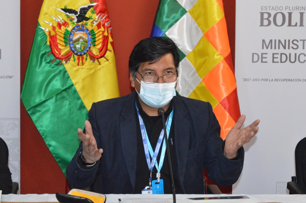 Educación inaugura panel sobre la importancia de la lectura en familia