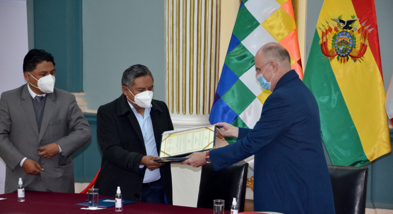 Bolivia y Francia firman acuerdo sobre adopción internacional de niños, niñas y adolescentes