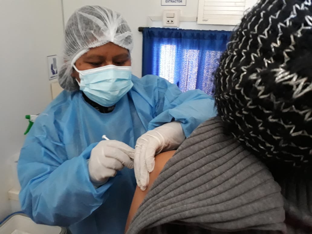 En varias ciudades de Bolivia habilitan puntos de vacunación contra el COVID-19 este fin de semana