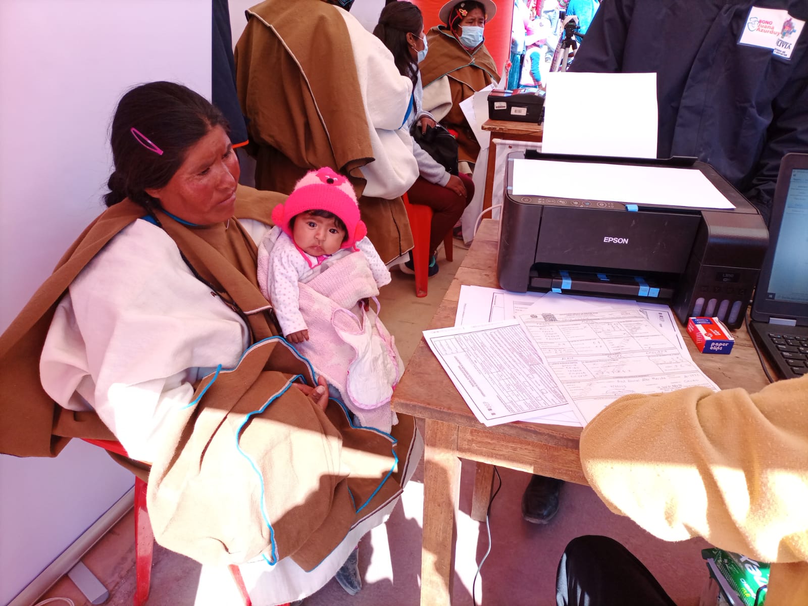 Oruro: 12 recién nacidos en la población Uru Chipaya reciben su cédula de identidad de forma gratuita