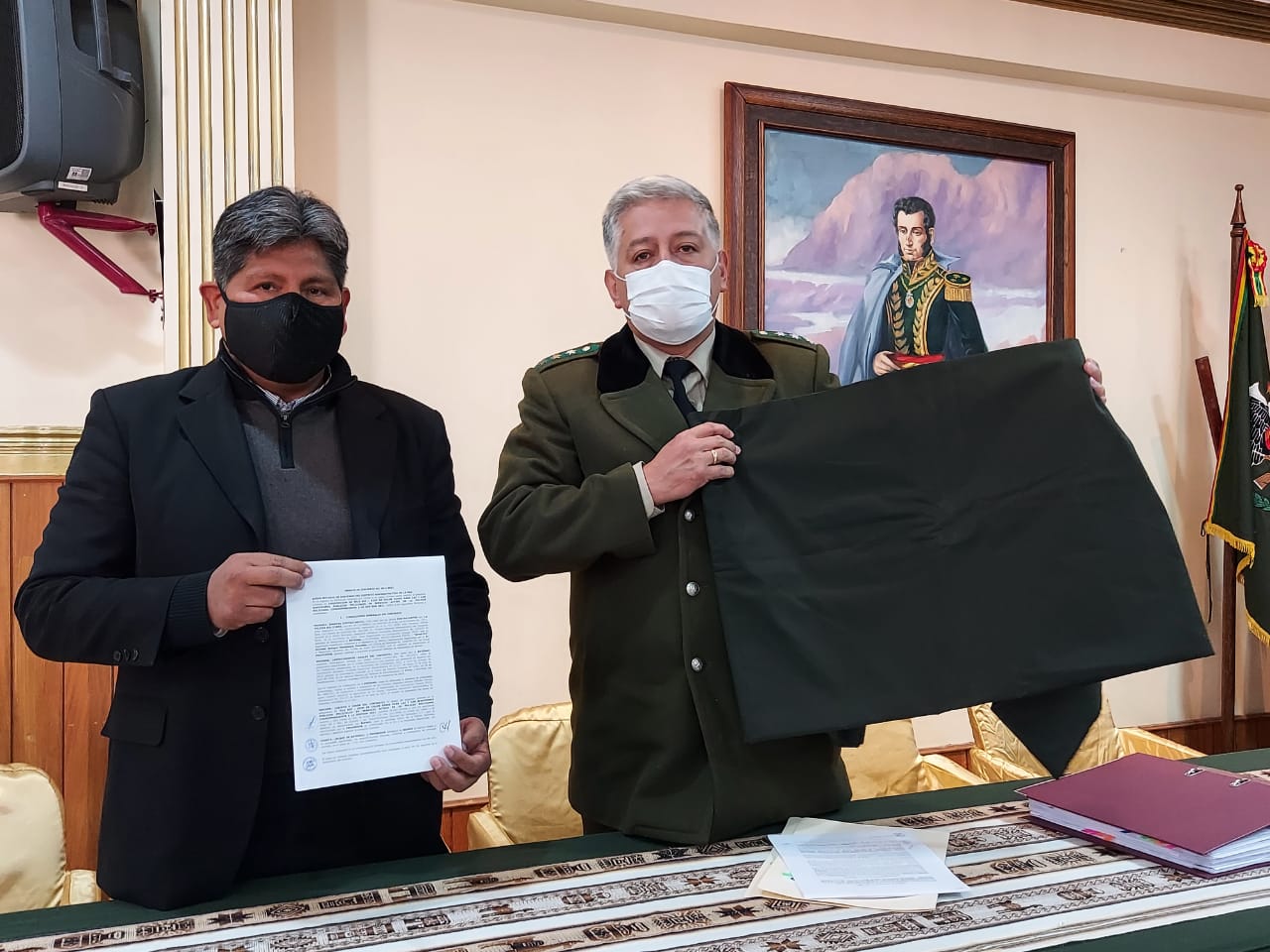 Senatex y Policía Boliviana firman contrato para la provisión de tela por Bs 6,5 millones