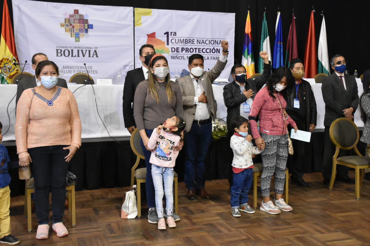 Gobernadores se comprometen a garantizar la vacunación integral en Bolivia