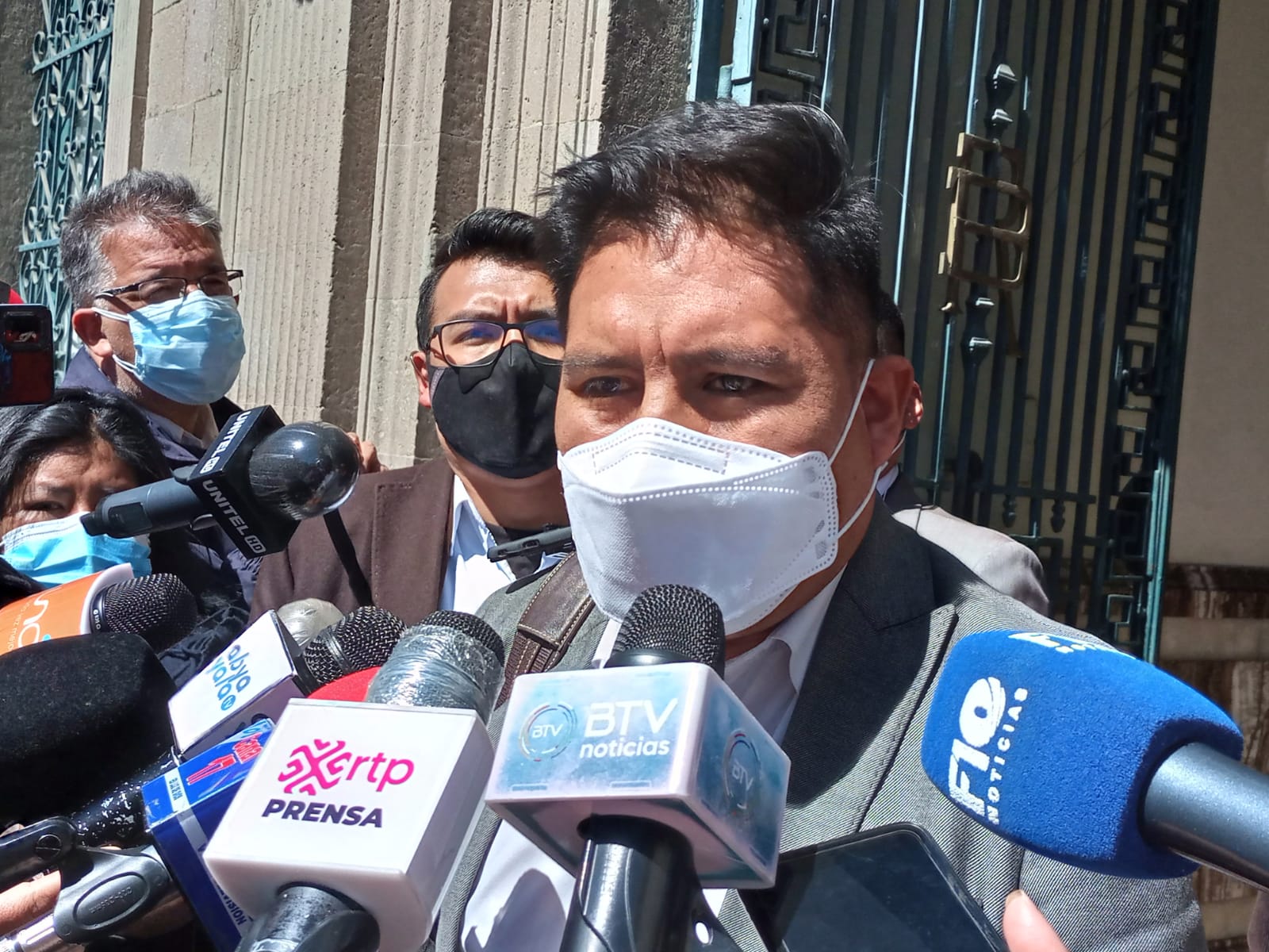 Ministro de Salud llama a la población que debe recibir segunda dosis de Sputnik V a que acuda a vacunarse