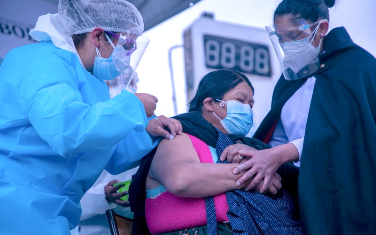 Impulsan campaña masiva de vacunación en la ciudad de El Alto