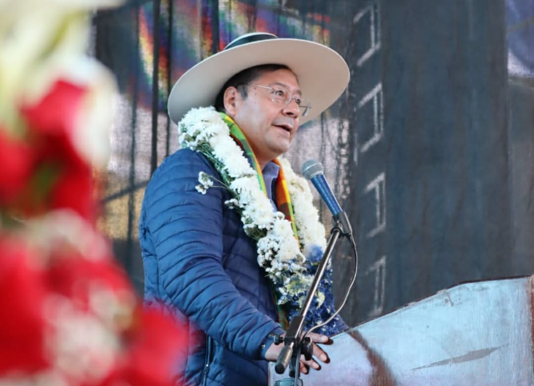 Arce pide “acelerar” el proceso de vacunación contra el COVID-19 para recuperar la economía del país