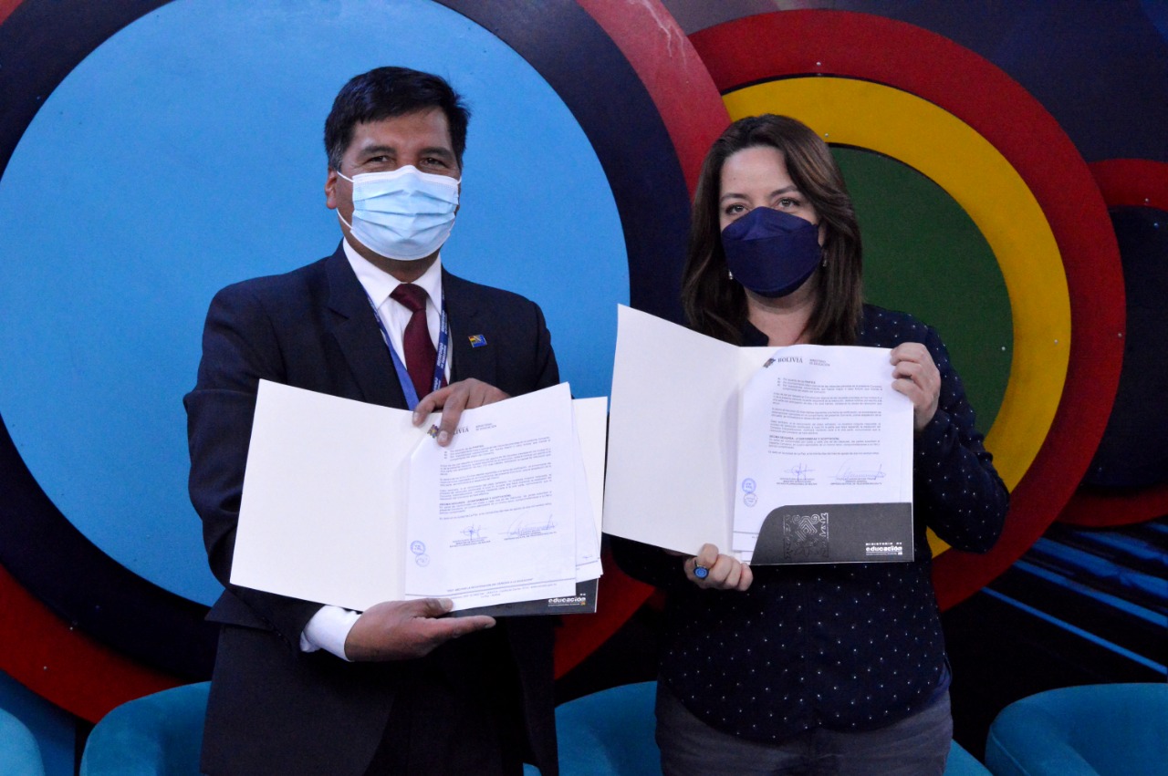 Ministerio de Educación y Bolivia Tv firman un convenio para certificar a trabajadores de la prensa