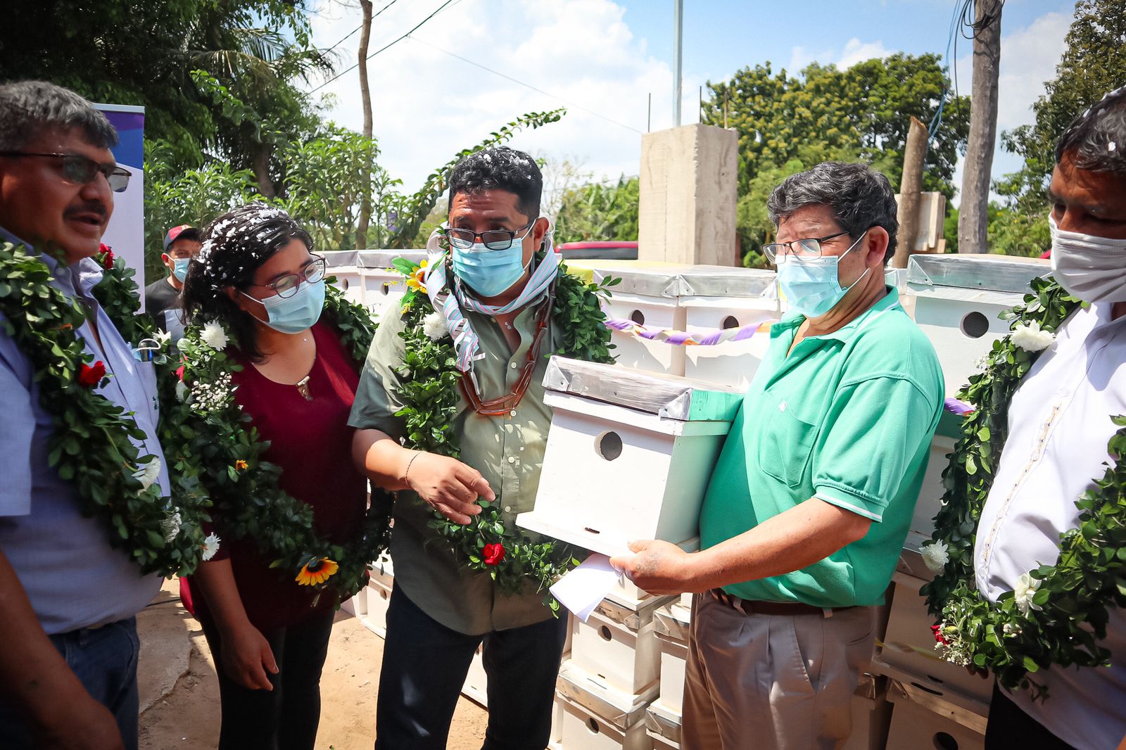 Ministerio de Desarrollo Rural entrega centro de acopio e insumos a productores de miel en Santa Cruz