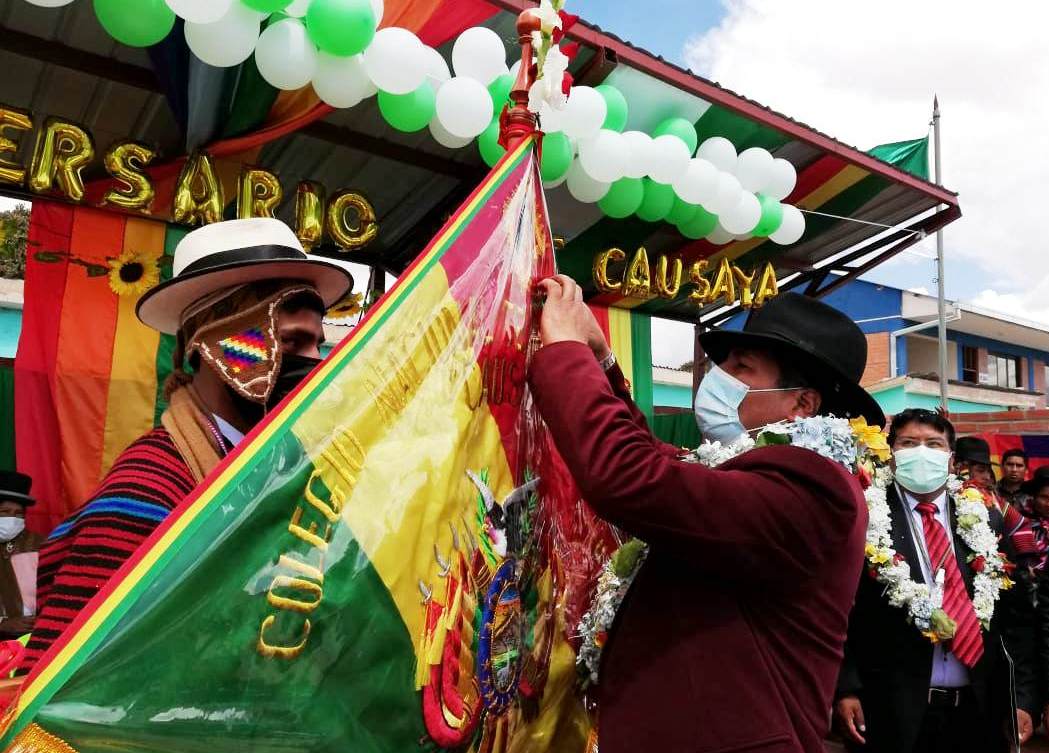 Unidad Educativa Causaya de Tiahuanaco recibe la Medalla al Mérito en su 95 aniversario