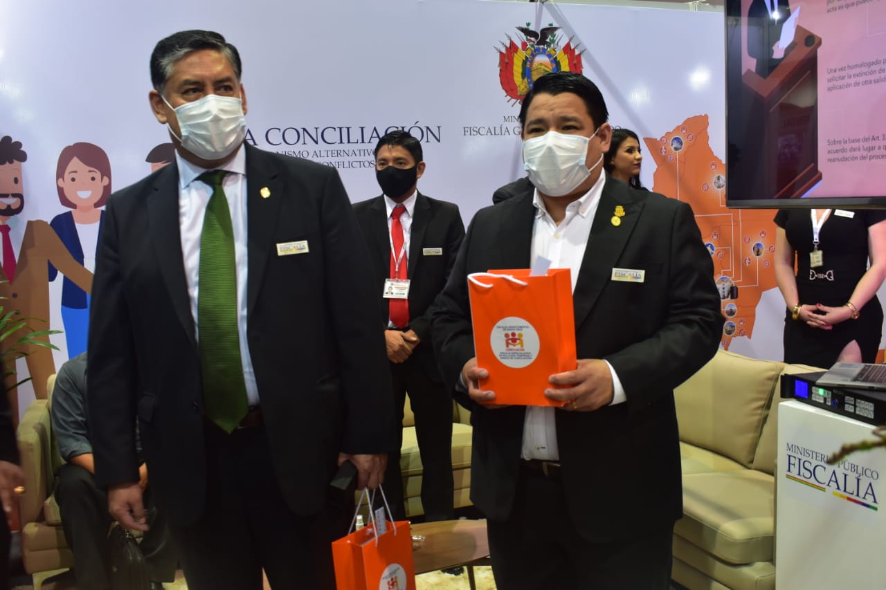 Fiscalía socializa los beneficios de la conciliación y el Sistema Justicia Libre en la Expocruz