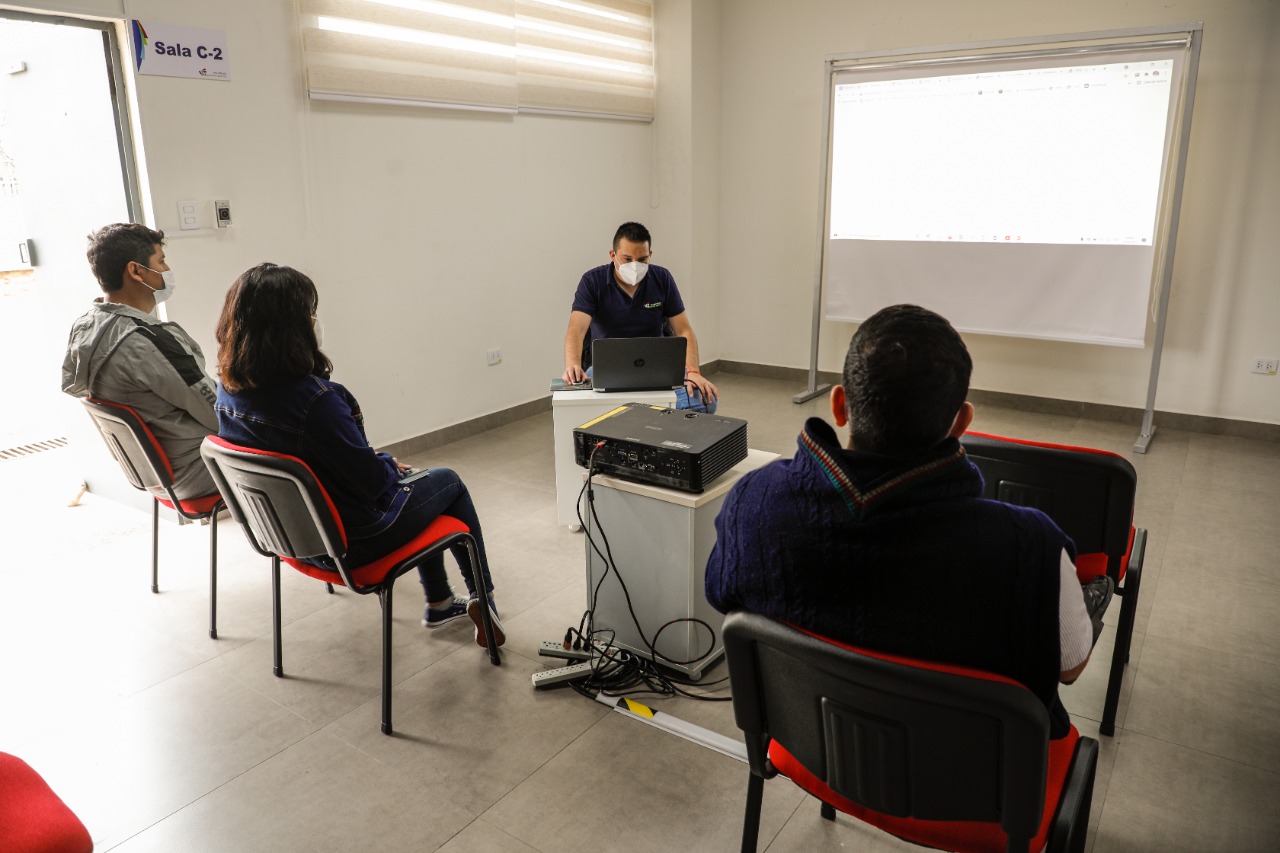 YPFB capacita a empresas sobre requisitos para participar en convocatorias de la feria Puertas Abiertas