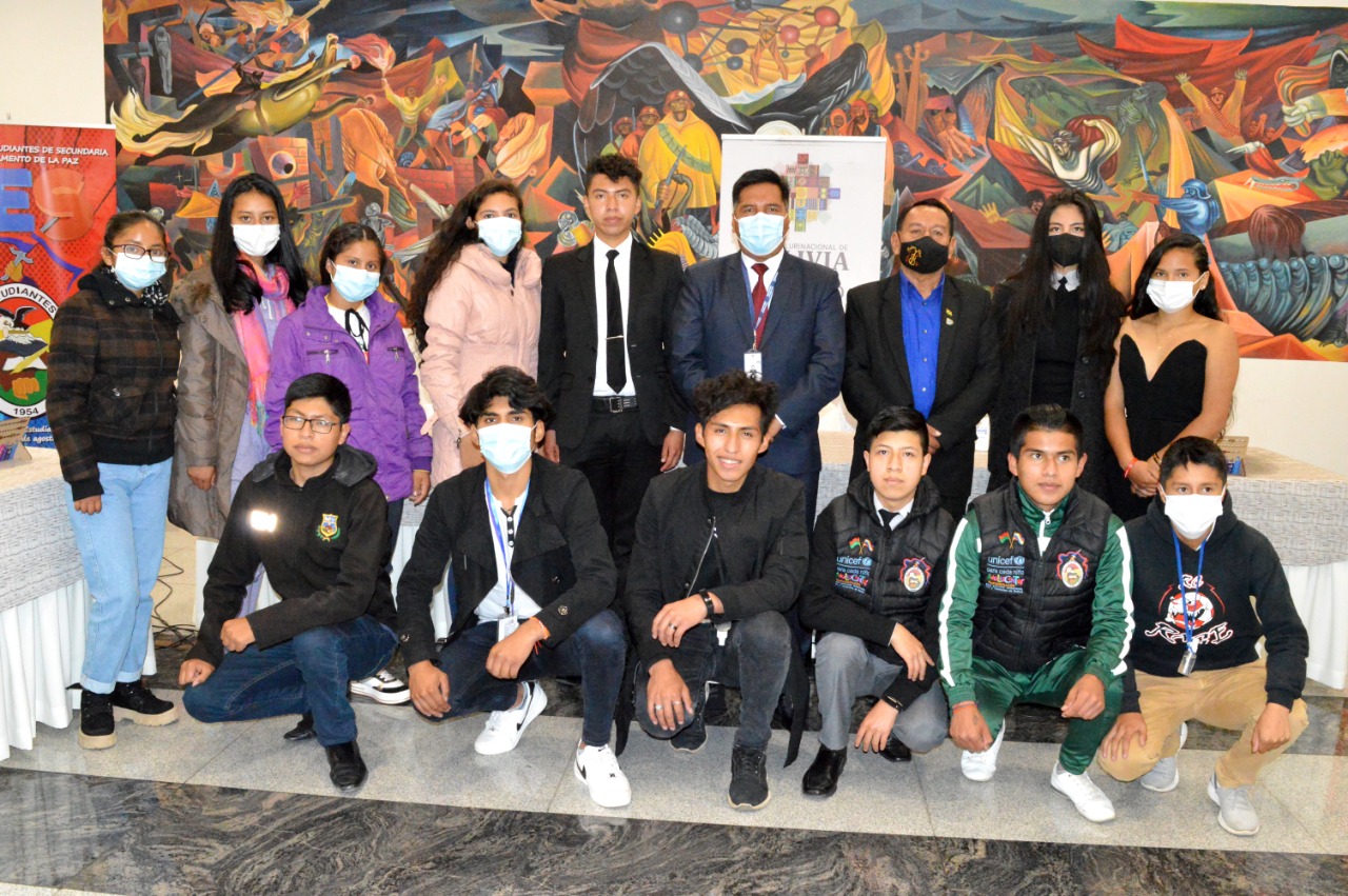 Gobierno promueve formación de futuros profesionales para impulsar la industrialización