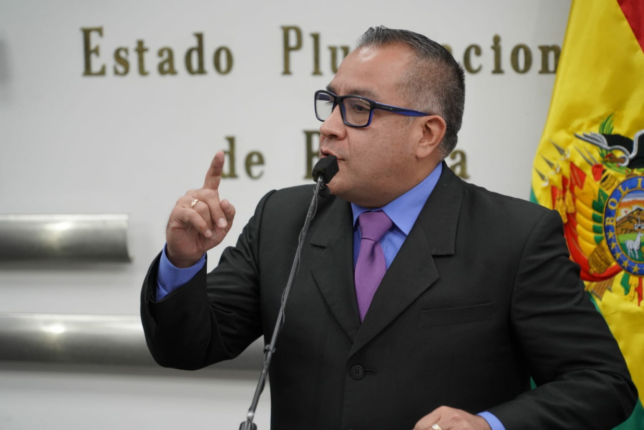 Viceministro Cox reprocha que protesta de Adepcoca se trasforme en vandalismo