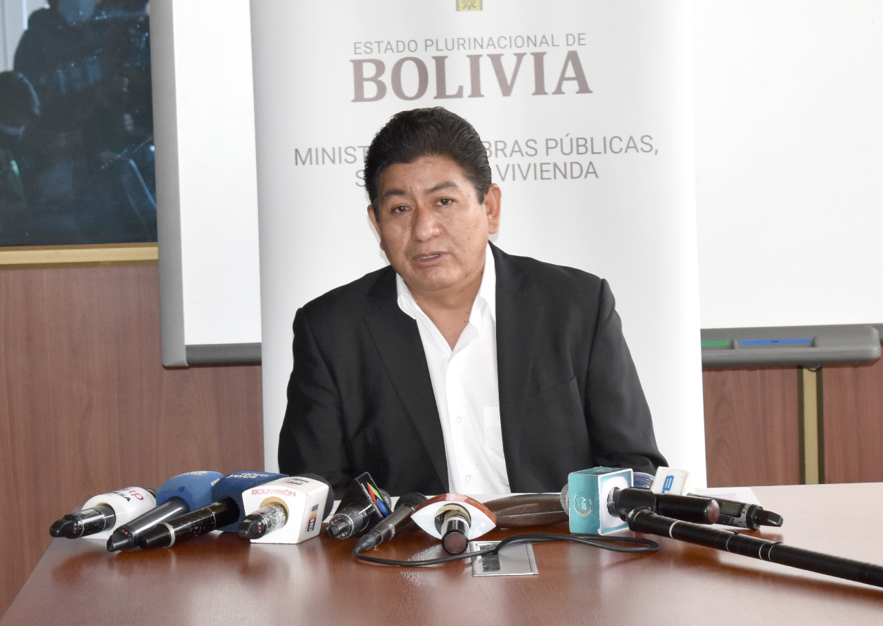 Montaño exhorta al Gobernador de Chuquisaca a pagar Bs 34 millones como contraparte para carreteras