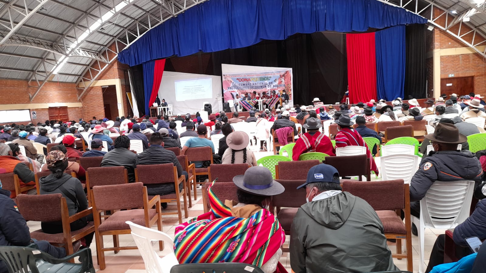 Productores de quinua se reúnen en cumbre nacional en Oruro