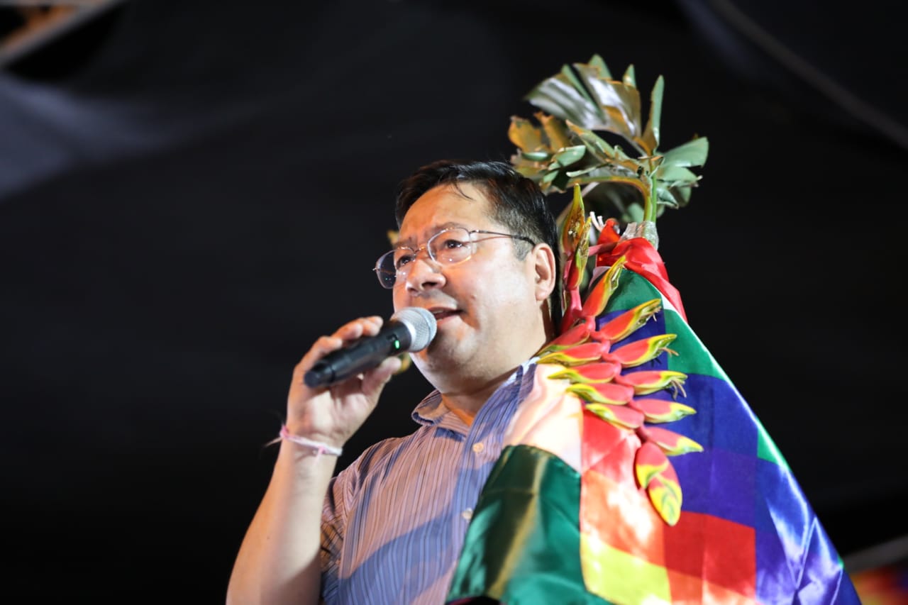 Presidente recibe el mandato de seguir trabajando por el pueblo