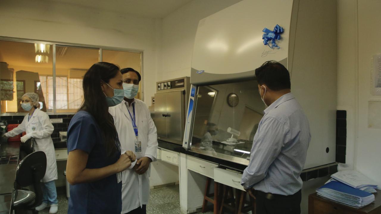 Ministerio de Salud equipa laboratorio de Cenetrop para afrontar una cuarta ola de COVID-19