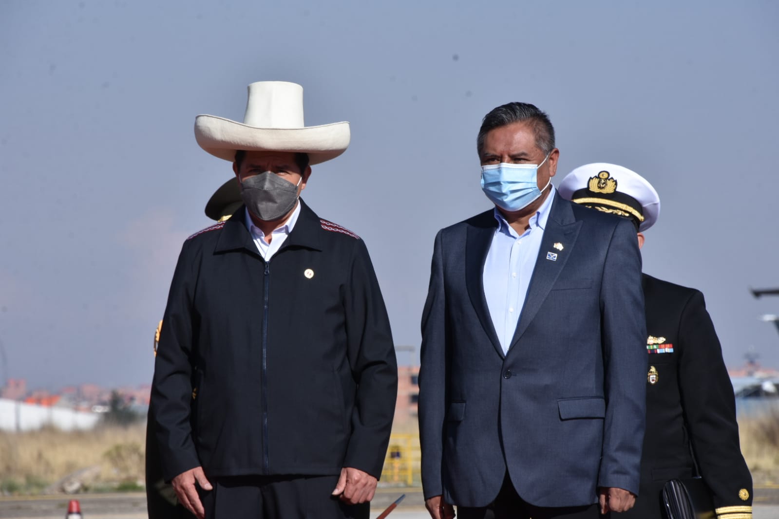 Castillo reafirma histórico compromiso de hermandad de Perú con Bolivia tras su arribo a La Paz
