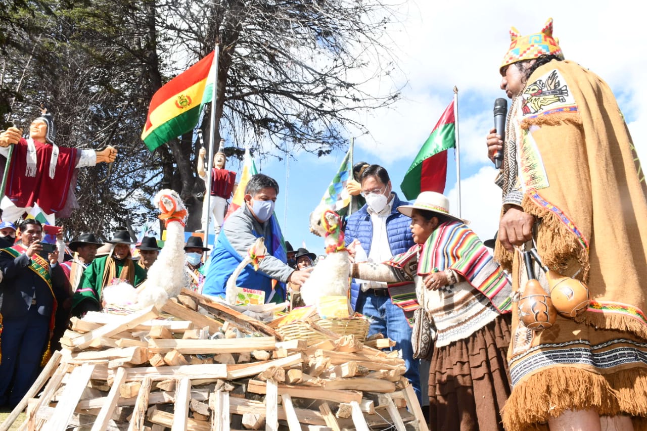 Presidente Arce conmemora los 240 años de la muerte del líder indígena Tupac Katari y le rinde homenaje