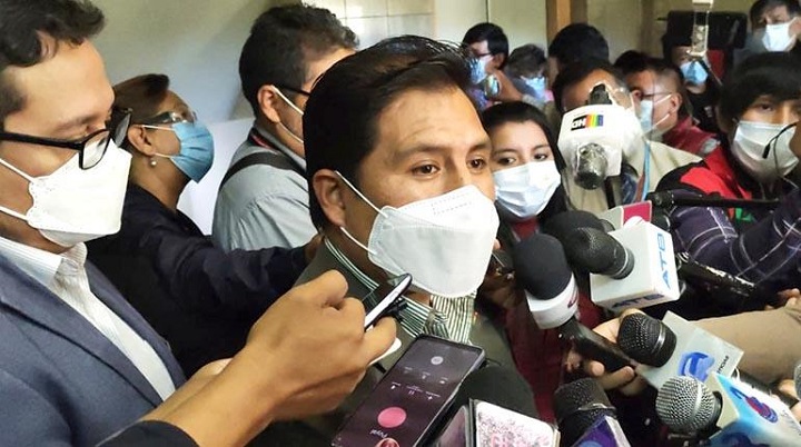 Ministerio de Salud analiza una demanda contra cívico Calvo por atentado a la salud pública