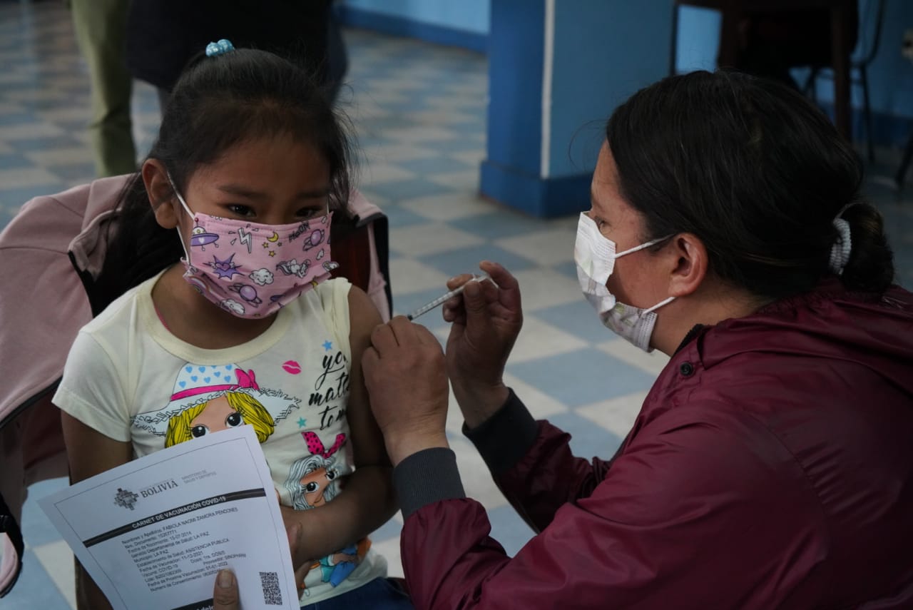 Atención en puntos de vacunación para niños se extiende hasta las 20.00 y 21.00 en La Paz este domingo