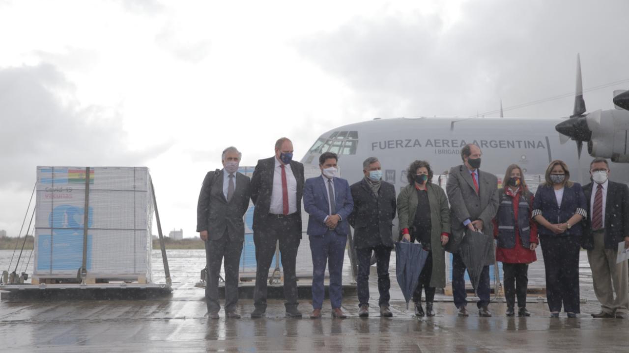 Embajador de Argentina califica como “simbólica y antagónica” la llegada de un millón de dosis anticovid a Bolivia