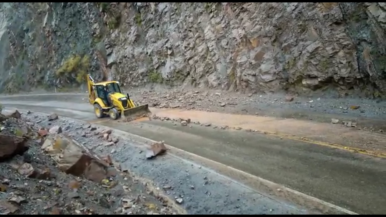 ABC recomiendan precaución por reporte de derrumbes en la carretera Caracollo - Confital