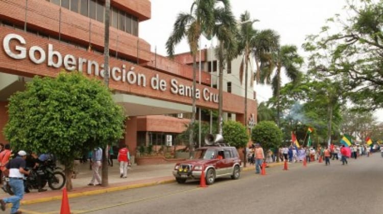 Fiscalía secuestra documentación de la Gobernación de Santa Cruz por el presunto desvío de recursos