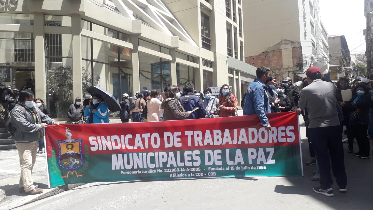 Trabajadores municipales continúan movilizados, exigen pago de salarios y denuncian contratación de nuevo personal