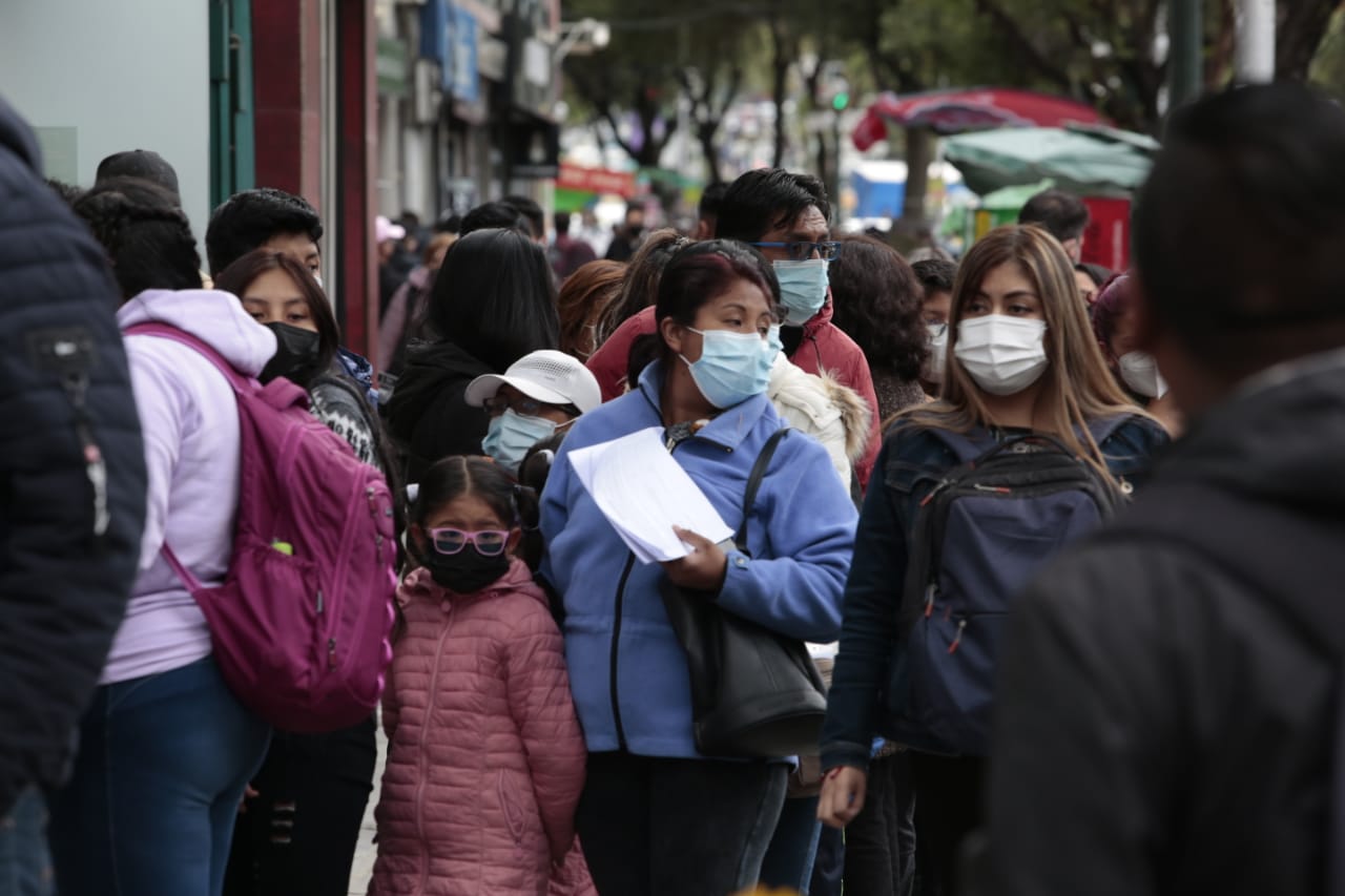 Colegio Médico de Santa Cruz asegura que incremento de casos de COVID-19 es resultado del “libertinaje” de las aglomeraciones