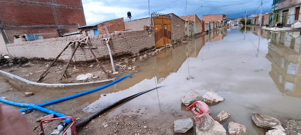 Alcaldía de Oruro plantea declaratoria de alerta naranja por fuertes lluvias que provocaron inundaciones en diferentes zonas