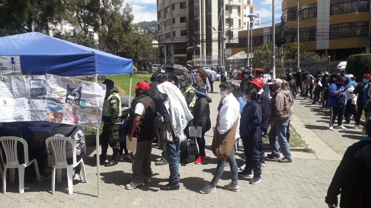 Auza: En tres días, casi 500.000 dosis de vacunas fueron administradas a la población boliviana