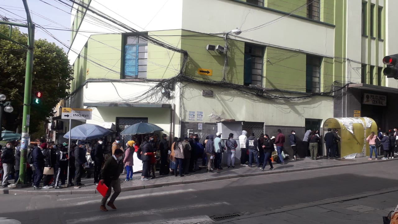 Caja Nacional de Salud atenderán 12 horas continuas en los 67 puntos masivos de vacunación contra el COVID-19