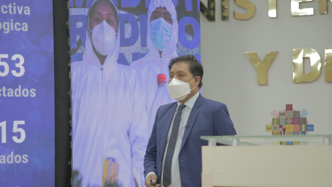 Auza reprocha doble moral de algunos dirigentes que se vacunaron y movilizan gente en contra de la inmunización