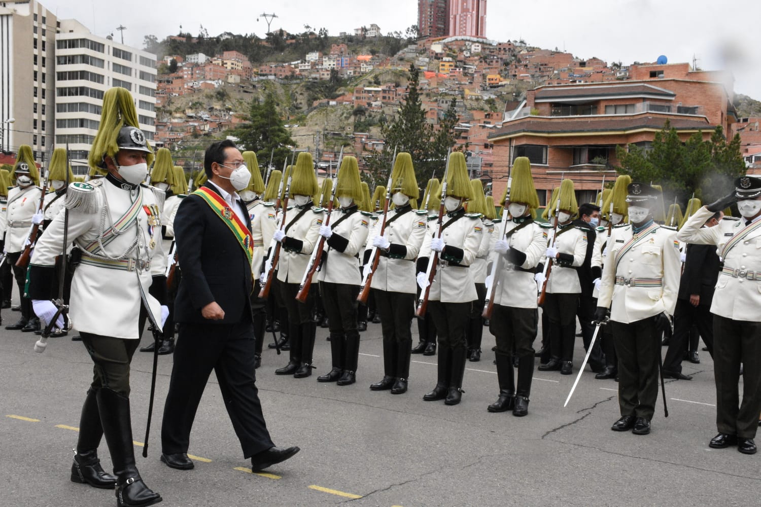 Presidente plantea incorporación de una materia contra la violencia en la Universidad Policial