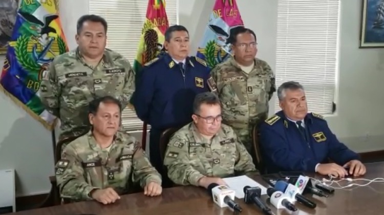 Analistas: Admisión de culpa de exjefes militares complica situación de Áñez