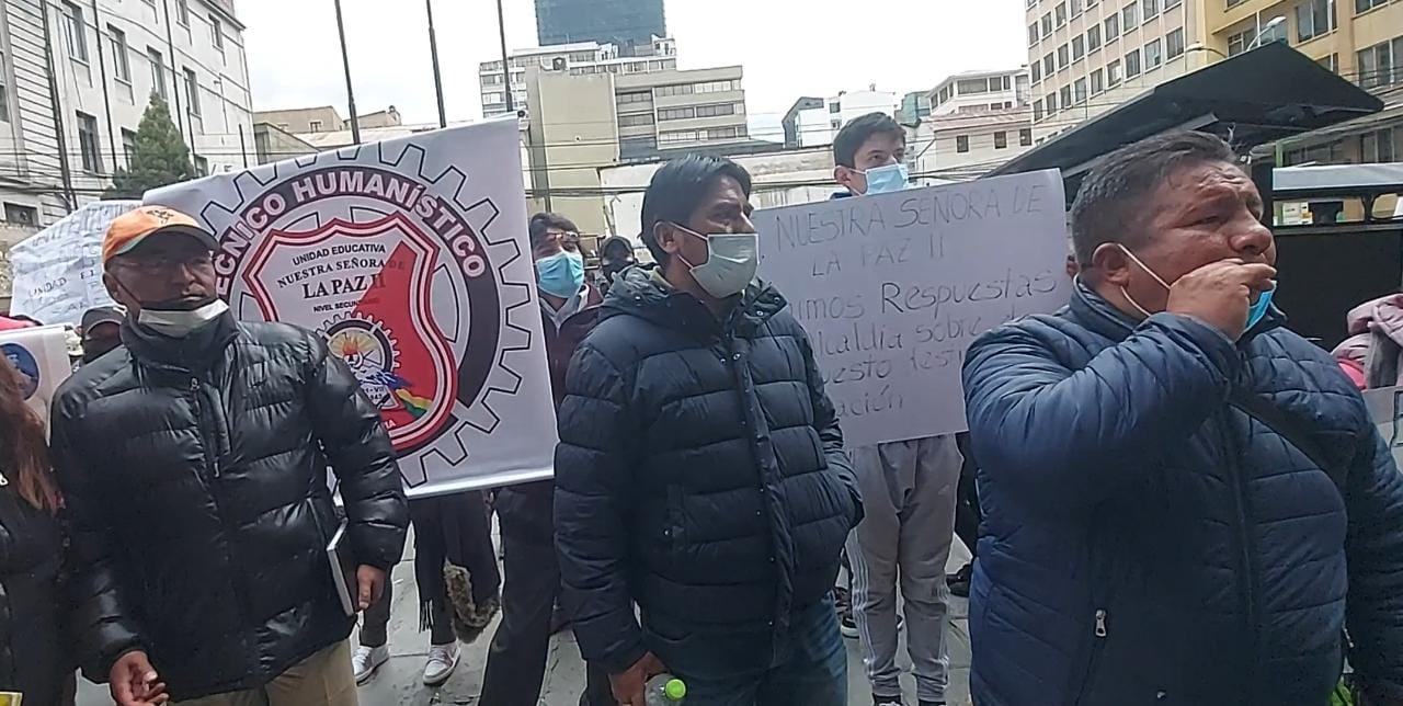 Padres de familia protestan contra Arias, exigen desayuno escolar y mejorar en las escuelas